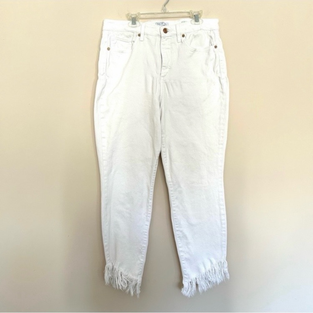 Sofia by Sofia Vergara Rosa Curvy Ankle Womenโs White Western Fringe Hem Jeans
